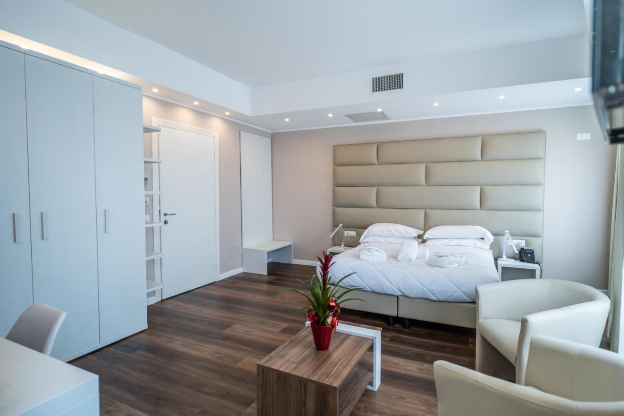 Hotel Globo Suite-Correnti Hotels Sanremo Exterior photo